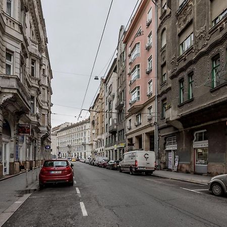 Downtown Charm In Budapeste Exterior foto